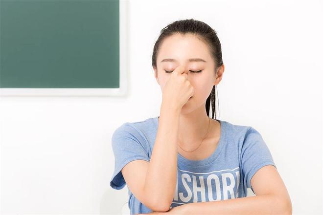 密泄露者学会这几招更显年轻j9九游会登录眼睛年龄的秘(图2)